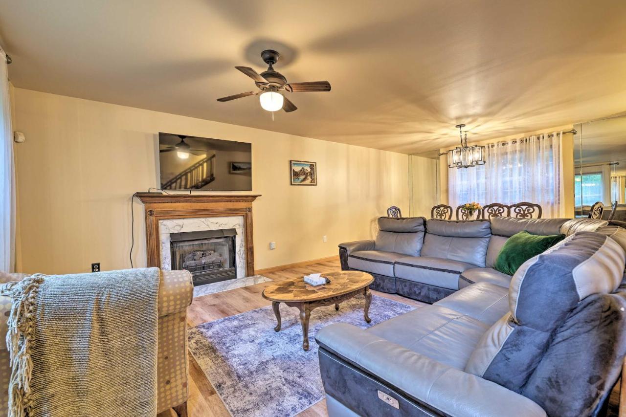 Spacious Tobyhanna Home With Lake Access And Fire Pit! エクステリア 写真