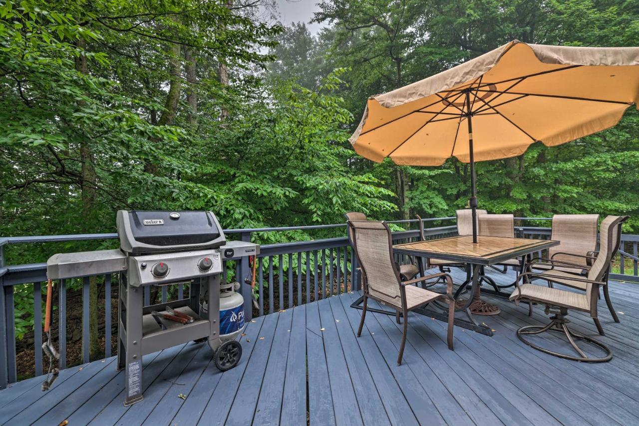Spacious Tobyhanna Home With Lake Access And Fire Pit! エクステリア 写真