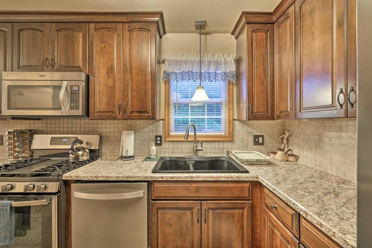 Spacious Tobyhanna Home With Lake Access And Fire Pit! エクステリア 写真