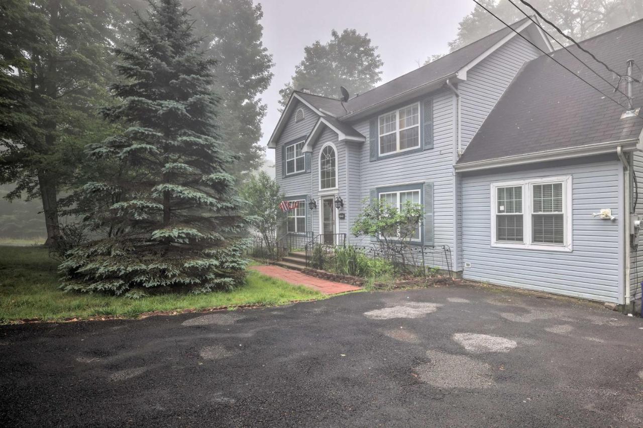 Spacious Tobyhanna Home With Lake Access And Fire Pit! エクステリア 写真