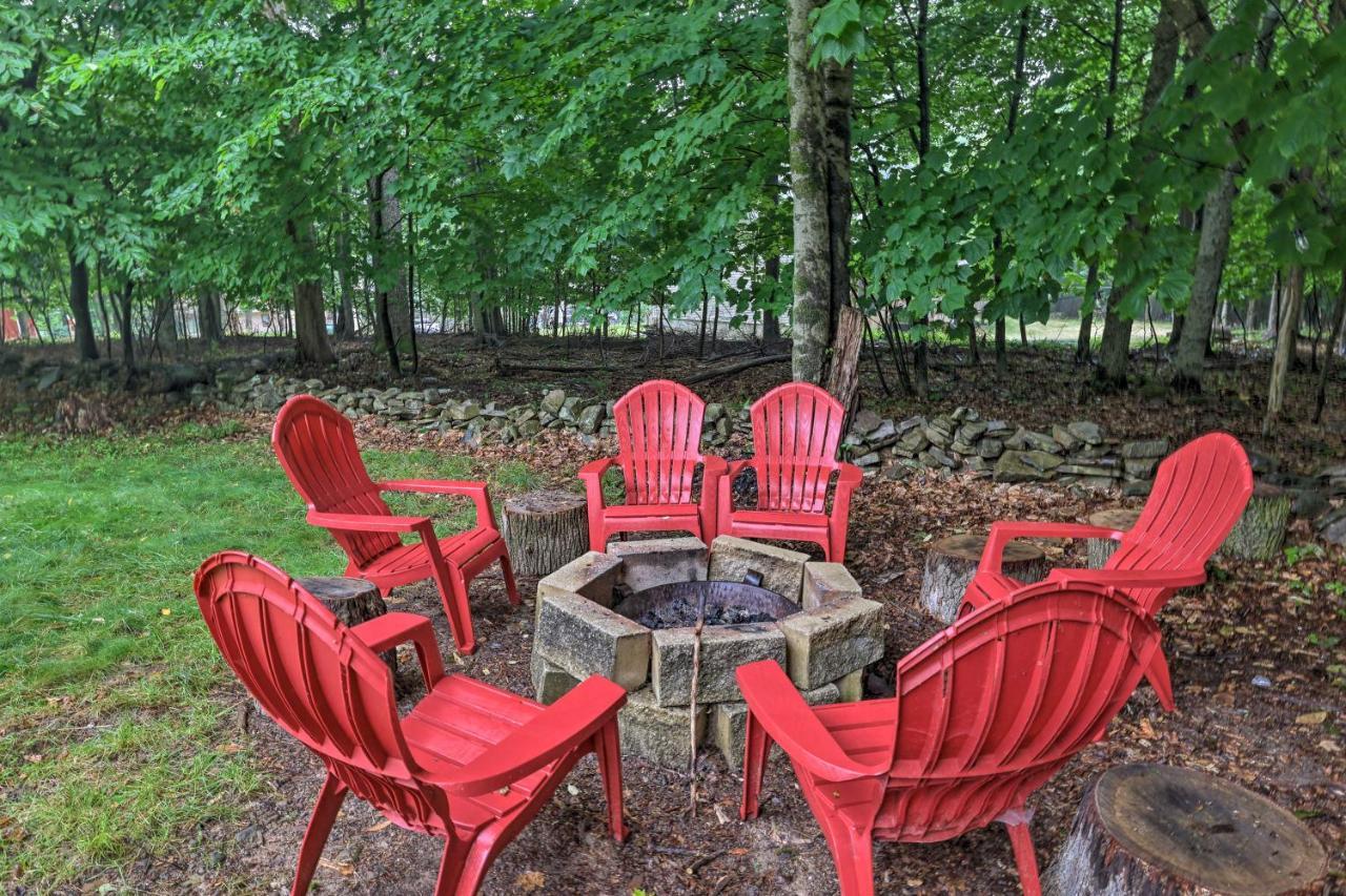 Spacious Tobyhanna Home With Lake Access And Fire Pit! エクステリア 写真