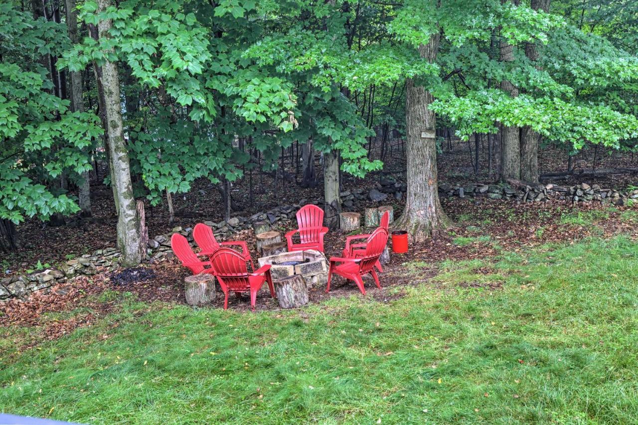 Spacious Tobyhanna Home With Lake Access And Fire Pit! エクステリア 写真